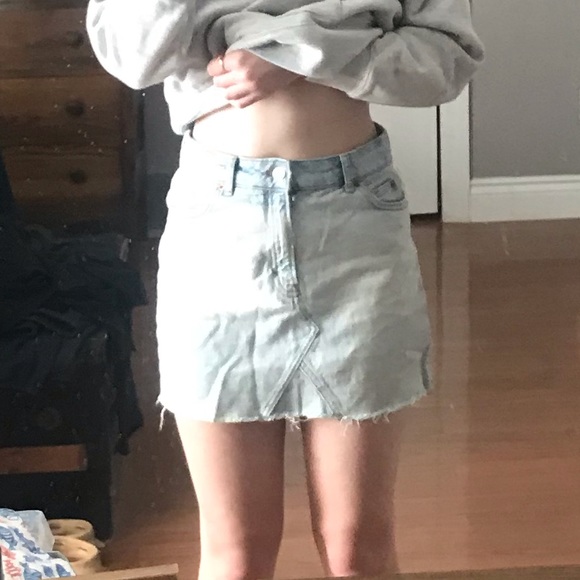 TOPSHOP DENIM SKIRT - Picture 2 of 3